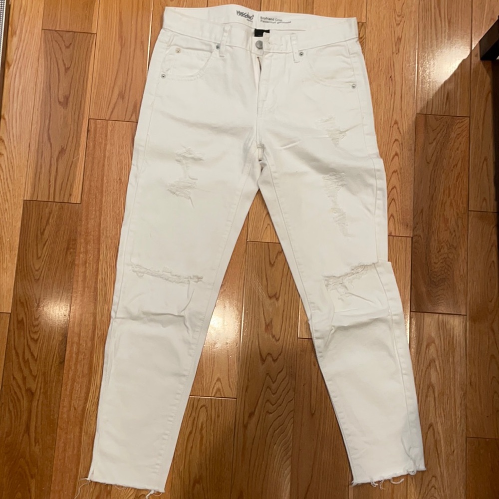 White distressed jeans